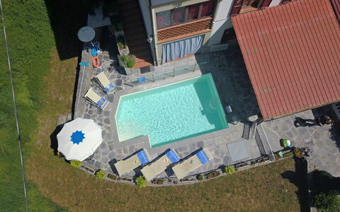 Villa La Rocca: Bygning, Vindue, Urban Design, Plante, Fritid, Landskab, Græs, Milepæl, City, Fugleperspektiv