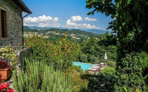 Villa Gelsomino: Blomst, Plante, Himmel, Sky, Vindue, Bygning, Grøn, Naturlige Landskab, Træ, Land Lot