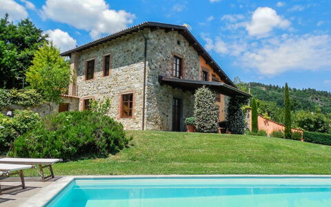 Villa Gelsomino: Sky, Himmel, Vand, Plante, Bygning, Ejendom, Grøn, Blå, Azure, Træ