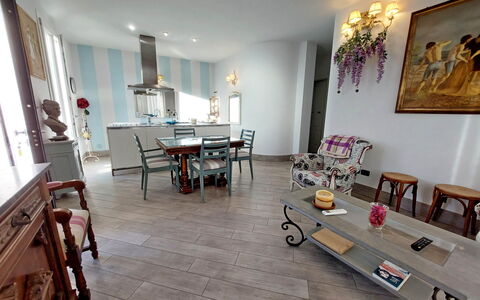 Appartamento Mare Azzurro: Ejendom, Møbel, Billedramme, Bord, Bygning, Træ, Arkitektur, Indretning, Gulvbelægning, Etage