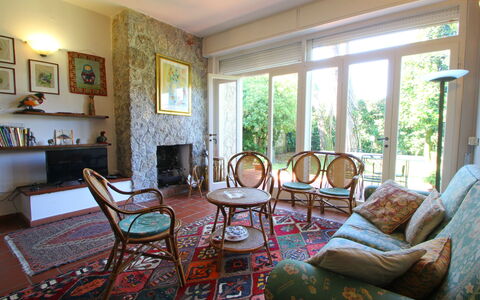 Casa La Pineta: Møbel, Ejendom, Billedramme, Couch, Stol, Indretning, Træ, Arkitektur, Etage, Gulvbelægning