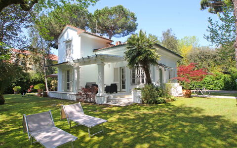 Villa Le Macchie: Plante, Himmel, Bygning, Ejendom, Vindue, Træ, Hus, Land Lot, Sommerhus, Boligområde