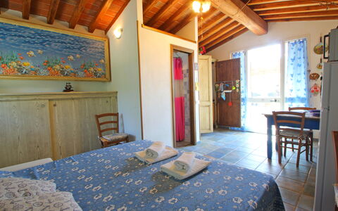 La Casetta: Møbel, Ejendom, Bord, Træ, Indretning, Etage, Gulvbelægning, Væg, Vindue, Ejendom