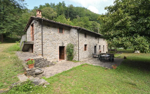 Villa Del Mulino: Plante, Ejendom, Himmel, Træ, Naturlige Landskab, Sky, Bygning, Land Lot, Vindue, Sommerhus