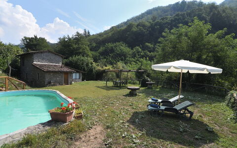Casa Antelminelli: Plante, Vand, Himmel, Sky, Træ, Udendørs Møbler, Skygge, Bjerg, Bygning, Naturlige Landskab
