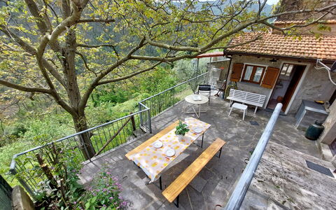 Casa Le Grotte: Ejendom, Plante, Bygning, Natur, Træ, Vindue, Træ, Naturlige Landskab, Hus, Biome