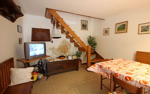 Casa Le Grotte: Møbel, Bord, Billedramme, Træ, Arkitektur, Stueplante, Plante, Komfort, Etage, Bygning