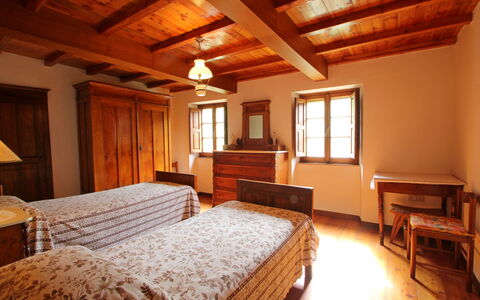 Casa Le Grotte: Møbel, Ejendom, Vindue, Bord, Træ, Komfort, Indretning, Etage, Lampe, Bygning