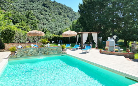 Casa Luigi: Vand, Plante, Ejendom, Svømmepøl, Himmel, Natur, Azure, Træ, Paraply, Bygning