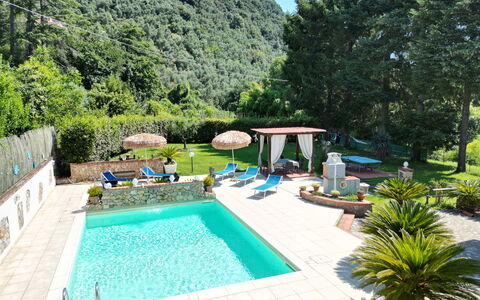 Casa Luigi: Vand, Plante, Svømmepøl, Natur, Azure, Himmel, Træ, Fritid, Udendørs Møbler, Aqua