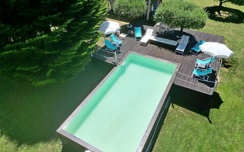 Villa L'antico Casale: Vand, Plante, Grøn, Bord, Udendørs Møbler, Svømmepøl, Skygge, Træ, Græs, Bygning