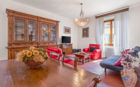 Cascine Apartment In Florence: Møbel, Indretning, Gulvbelægning, Træ, Etage, Værelse, Loft, Hjem, Belysning, Stue