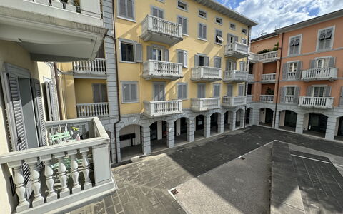 Galleria Degli Artisti: Ejendom, Bygning, Himmel, Vindue, Sky, Urban Design, Kvarter, Boligområde, Gulvbelægning, Ejerlejlighed