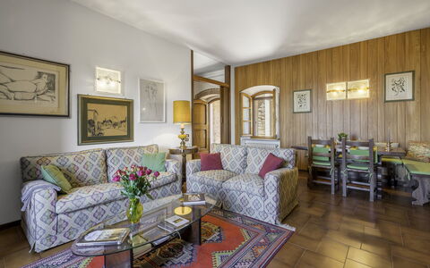 Casa Martina, Piazza Delle Erbe, San Gimignano: Møbel, Indretning, Gulvbelægning, Couch, Etage, Værelse, Loft, Bord, Stue, Belysning