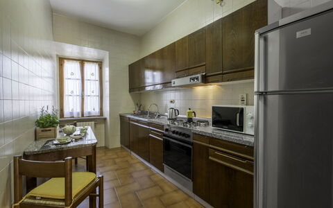 Casa Martina, Piazza Delle Erbe, San Gimignano: Køkken, Køkken Apparat, Countertop, Større Bandage, Gulvbelægning, Indretning, Cabinetry, Træ, Loft, Møbel