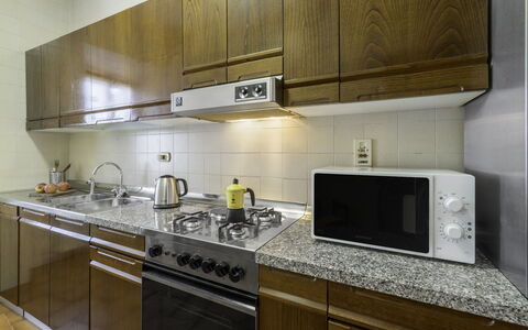 Casa Martina, Piazza Delle Erbe, San Gimignano: Køkken Apparat, Køkken, Countertop, Komfur, Større Bandage, Cabinetry, Husholdningsapparat, Komfur, Gaskomfur, Gulvbelægning