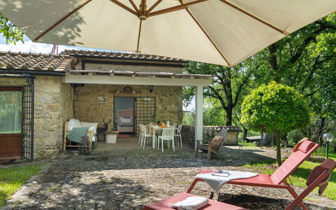 Villa Ida: Plante, Ejendom, Møbel, Bygning, Vindue, Skygge, Bord, Paraply, Udendørs Møbler, Stol