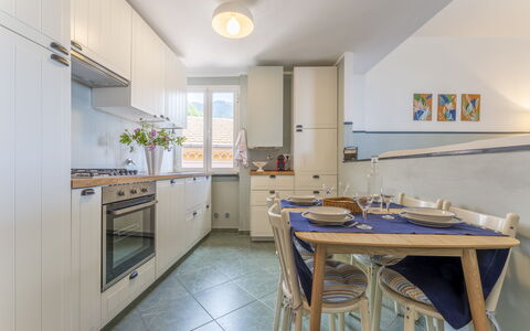 Emma House, Terrace and Sea View, Moneglia: Cabinetry, Møbel, Køkkenvask, Ejendom, Countertop, Køkken, Håndvask, Køkken Apparat, Bygning, Tap