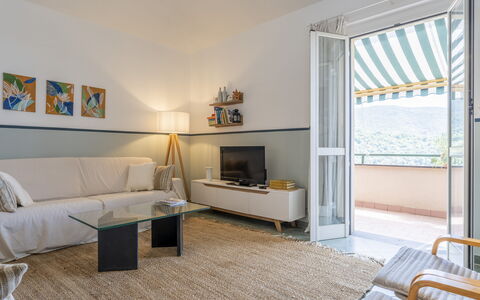 Emma House, Terrace and Sea View, Moneglia: Møbel, Billedramme, Ejendom, Azure, Window Blind, Couch, Komfort, Indretning, Træ