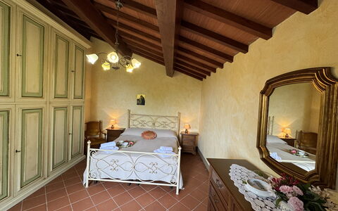 Pinocchio: Møbel, Ejendom, Bygning, Træ, Komfort, Indretning, Vindue, Spejl, Etage, Gulvbelægning