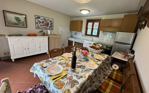 Pinocchio: Cabinetry, Ejendom, Møbel, Countertop, Bord, Skuffe, Stol, Træ, Indretning, Bygning