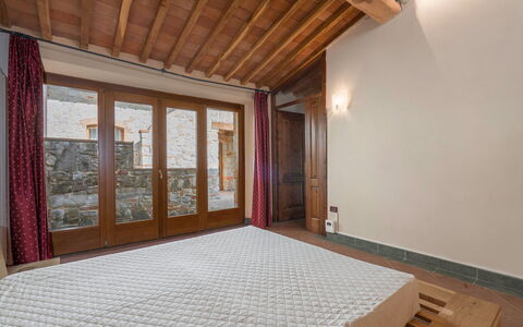 Casolare Torre With Pool And Ac: Væg, Gulvbelægning, Træ, Etage, Indretning, Loft, Værelse, Soveværelse, Brun, Seng