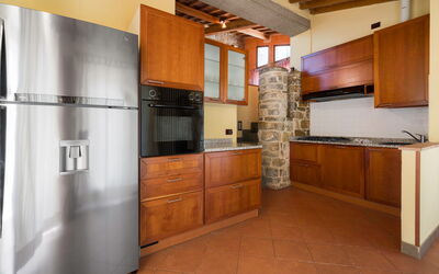 Torre 3: Køkken, Køkken Apparat, Større Bandage, Gulvbelægning, Træ, Cabinetry, Countertop, Indretning, Møbel, Etage