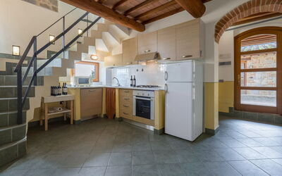 Torre 2: Indretning, Gulvbelægning, Træ, Køkken, Etage, Loft, Møbel, Countertop, Værelse, Køkken Apparat