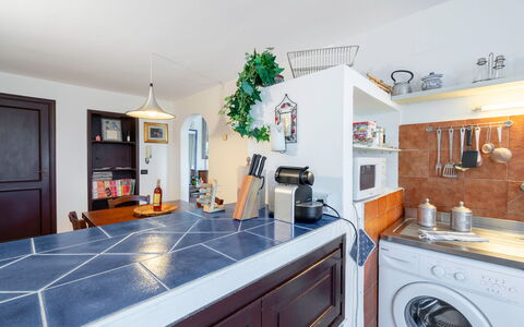 Chianti Hills Apartment, Pool, Ac: Cabinetry, Møbel, Countertop, Husholdningsapparat, Plante, Køkken, Azure, Billedramme, Træ, Køkken Apparat