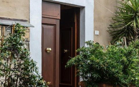 Bocelli: Plante, Ejendom, Bygning, Dør, Træ, Hus, Væg, Line, Home Dør