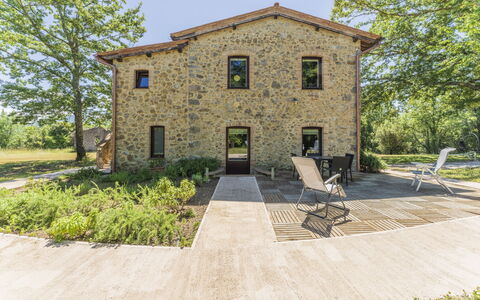 Le Casaline Di Sopra, Massa Marittima: Plante, Ejendom, Bygning, Vindue, Himmel, Vejbelægning, Træ, Land Lot, Hus, Græs