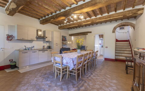 Le Casaline Di Sopra, Massa Marittima: Møbel, Ejendom, Bord, Cabinetry, Træ, Countertop, Stue, Stol, Etage, Gulvbelægning