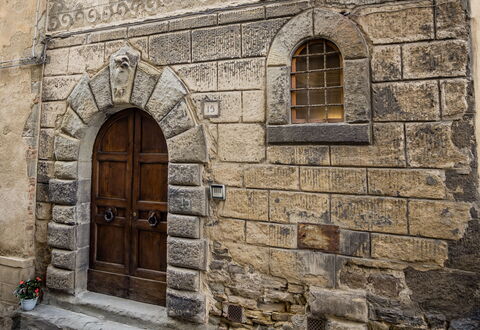 Rose's Palace: Ejendom, Vindue, Træ, Dør, Murværk, Arkitektur, Bygning, Mursten, Facade