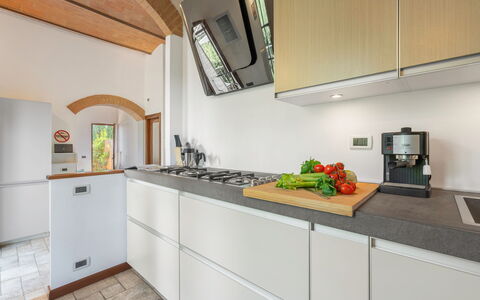 Torri 15 Holiday Home: Countertop, Cabinetry, Mad, Bygning, Komfur, Køkken, Køkken Apparat, Træ, Håndvask, Indretning