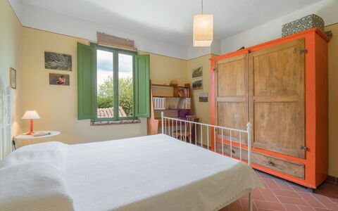 Il Palazzetto Francigena, Monteriggioni: Møbel, Træ, Komfort, Bygning, Gulvbelægning, Etage, Seng, Vindue, Skygge