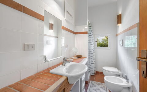 Il Palazzetto Francigena, Monteriggioni: Gulvbelægning, Sanitærarmatur, Indretning, Badeværelse, Etage, Badeværelsesvask, Håndvask, Tap, Vvs, Hjem