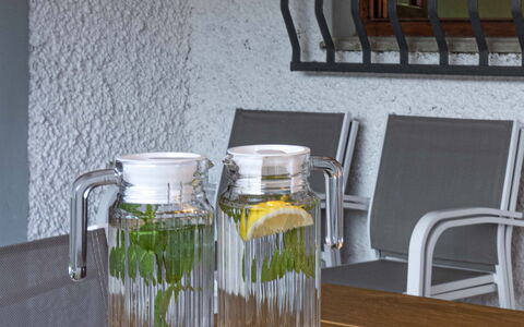 Villa i Portici: Bordservice, Mad, Bord, Drinkware, Tallerkner, Ingrediens, Indretning, Serveware, Barware