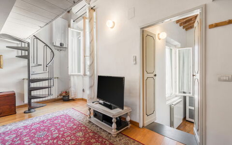 Belle Donne Apartment, Tornabuoni, Florence, Wifi: Bygning, Billedramme, Komfort, Træ, Couch, Indretning, Hus, Hal, Dør, Gulvbelægning