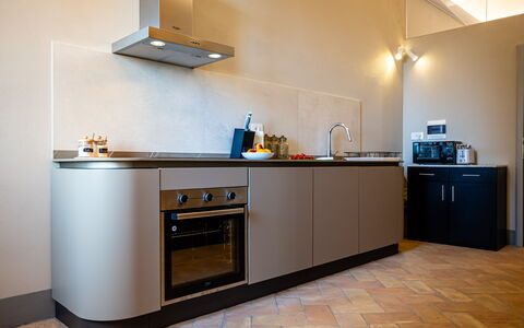 Appartamento Vagnucci: Cabinetry, Countertop, Bygning, Komfur, Køkken, Træ, Køkken Apparat, Belysning, Husholdningsapparat, Indretning