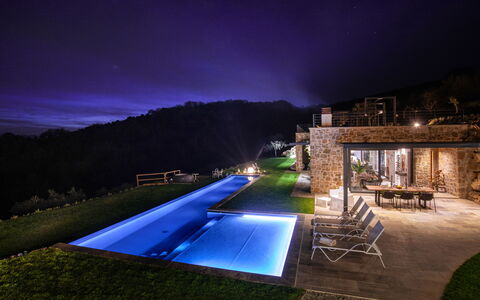 Villa Paradise: Vand, Plante, Himmel, Møbel, Bygning, Natur, Azure, Svømmepøl, Stol, Græs