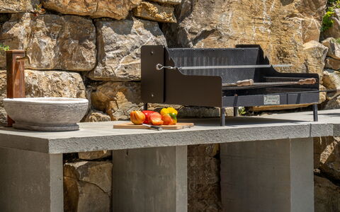 Villa Paradise: Træ, Orange, Countertop, Gas, Køkken, Stenmur, Rektangel, Landskab, Beton, Bord