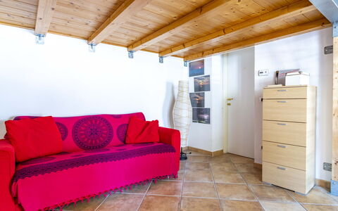 Florentine Careggi Loft: Møbel, Ejendom, Cabinetry, Træ, Komfort, Indretning, Gulvbelægning, Arkitektur, Etage, Dør