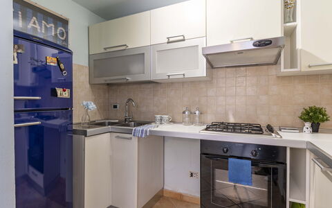 Florentine Careggi Loft: Cabinetry, Countertop, Køkkenvask, Tap, Håndvask, Ejendom, Bygning, Komfur, Køkken, Køkken Apparat