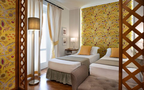 Butterfly With Beach & Breakfast Included: Ejendom, Møbel, Bygning, Komfort, Træ, Indretning, Textile, Dekoration, Etage, Gulvbelægning