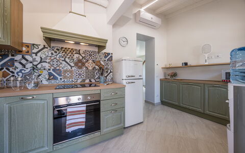 Villacolle 1, Poggio a Caiano, Hot Tub, Wifi, Ac: Cabinetry, Ejendom, Countertop, Bygning, Skuffe, Køkken, Træ, Komfur, Indretning, Etage