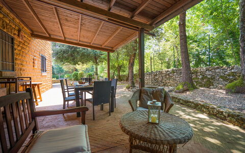 Santa Colomba House, Siena, Nature And Pool: Træ, Møbel, Sommerhus, Skygge, Veranda, Stol, Udendørs Møbler, Eco Hotel, Bejdse, Udendørs Struktur