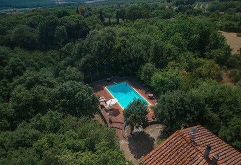 Santa Colomba House, Siena, Nature And Pool: Vand, Ejendom, Svømmepøl, Træ, Naturlige Landskab, Bygning, Landskab, Fritid, Eco Hotel, Urban Design