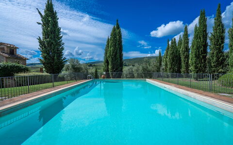 La Tesa Country House With Pool S. Gimignano: Blå, Svømmepøl, Eco Hotel, Landscaping, Hacienda, Evergreen, Lærk, Villa