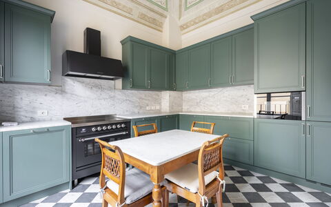 Albizi Penthouse Luxury Apartment In Florence By P: Cabinetry, Countertop, Møbel, Komfur, Træ, Køkken, Bord, Køkken Apparat, Indretning, Arkitektur