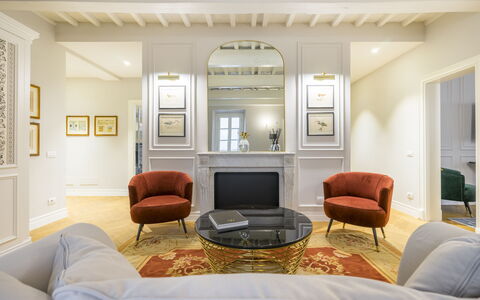 Albizi Penthouse Luxury Apartment In Florence By P: Møbel, Billedramme, Komfort, Stue, Træ, Indretning, Television, Club Chair, Gulvbelægning, Etage